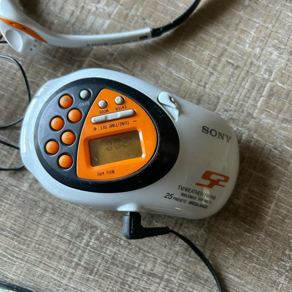 Sony Walkman S2 Sports Digital Radio TV Weather FM-AM SRF M80V +Strap Headphones